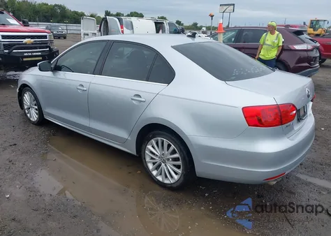 2013 Volkswagen Jetta 2.5L Sel z USA, uszkodzony, nr VIN 3VWLX7AJ6DM361791